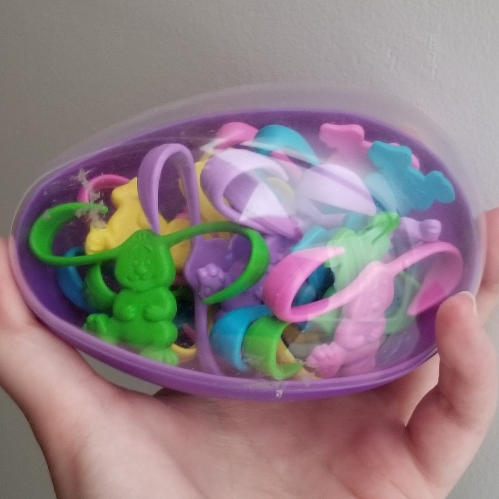 EUC Egg of Bunnies (like Barrel of Monkeys) game